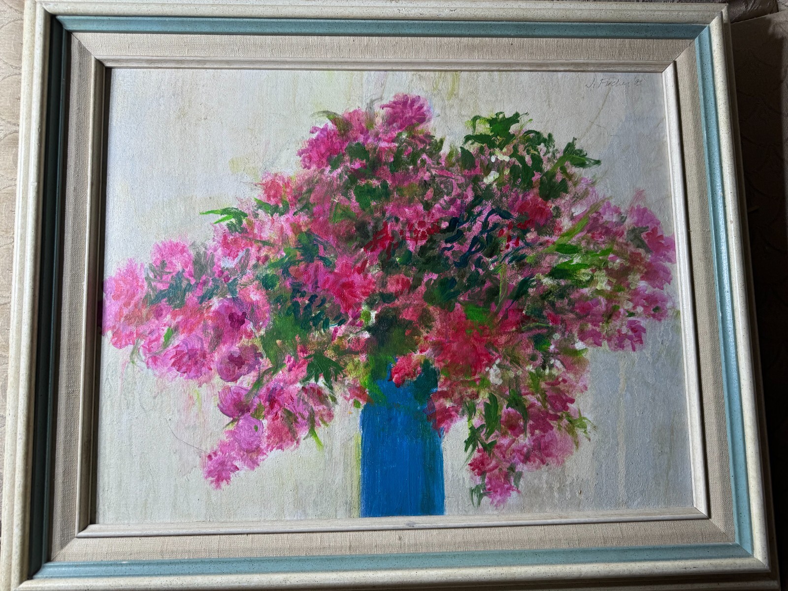 J Fischer 1993 “Blue Vase of Flowers Scene” Oil Painting – Signed And Framed